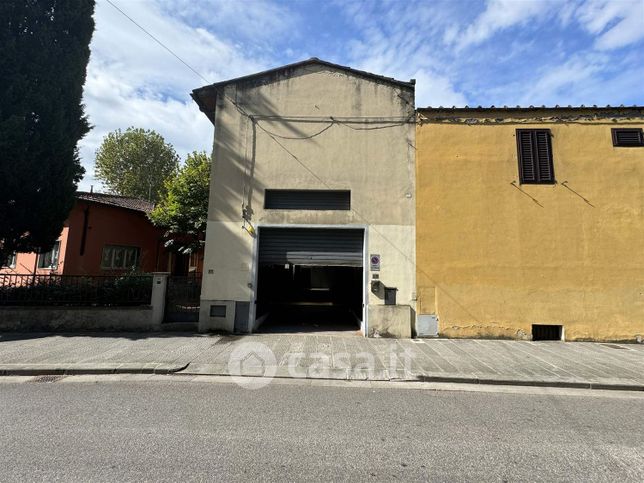 Capannone in commerciale in Via San Biagio a Petriolo