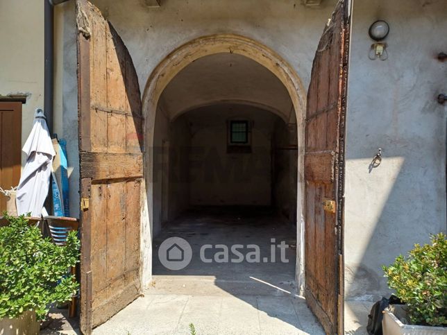 Box/posto auto in residenziale in Piazza Martiri della Libertà 22
