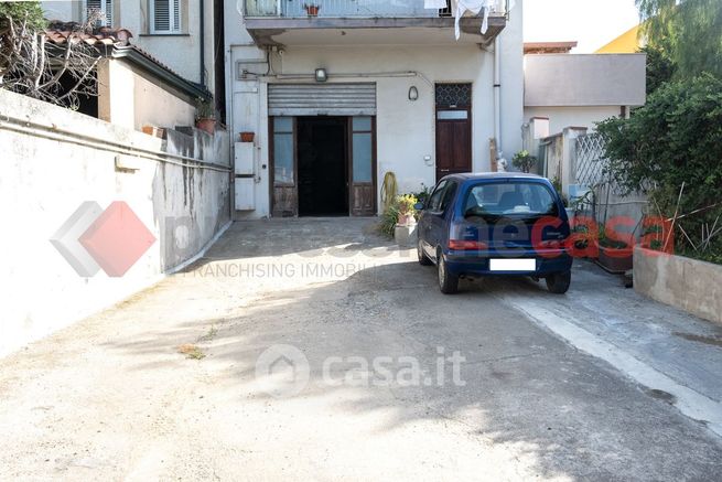 Box/posto auto in residenziale in Via Tindaro La Rosa 44