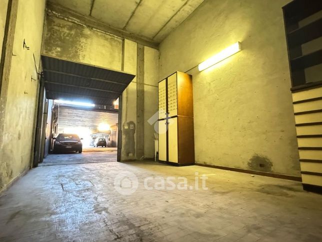 Box/posto auto in residenziale in Via Monte Fumaiolo 2