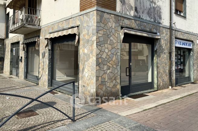 Attivitã /licenza (con o senza mura) in commerciale in Via Galileo Galilei 34
