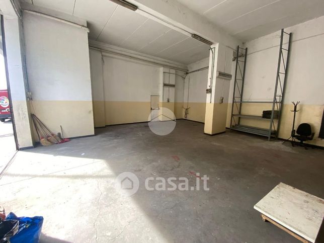 Capannone in commerciale in Via Francesco Rolla