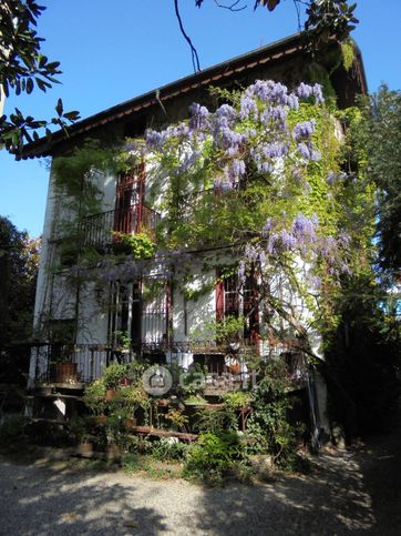 Villa in residenziale in Viale Giuseppe Azari 31