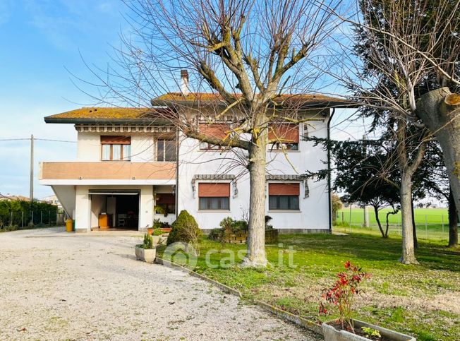 Villa in residenziale in Via Roma 5