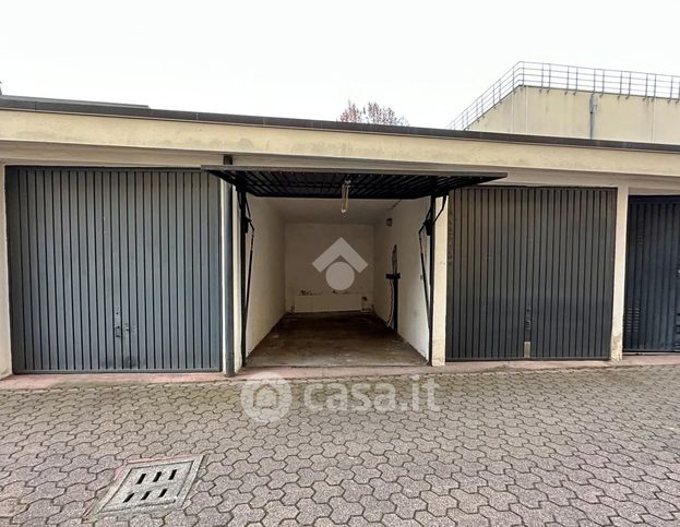 Garage/posto auto in residenziale in Via Giuseppe Mascherpa 9