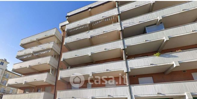 Ufficio in commerciale in Via Camillo Benso Cavour
