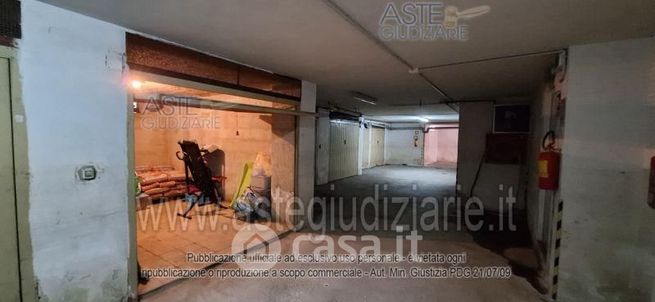 Garage/posto auto in residenziale in Viale Ferrovia 30 /B