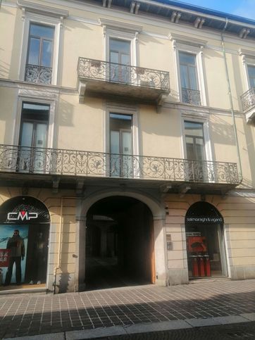 Ufficio in commerciale in Via Carlo Alberto 11