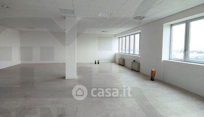 Ufficio in commerciale in Via Ugo Lambertini