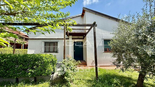 Villa in residenziale in Via Romana Ovest