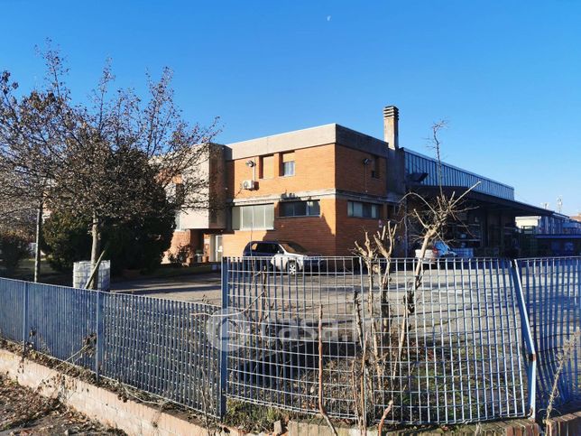 Capannone in commerciale in Via A. E. Magli