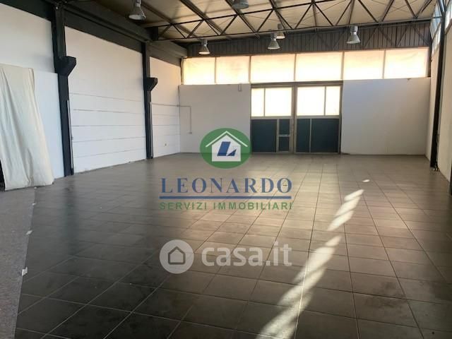 Capannone in commerciale in Via Primo Maggio