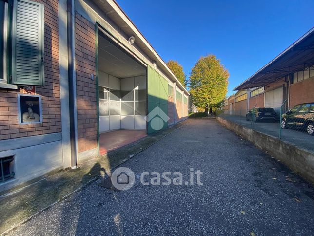 Capannone in commerciale in Via Tancredi Duccio Galimberti 10