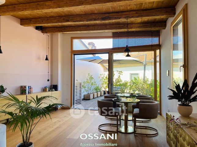 Casa indipendente in residenziale in Via Terracina 11