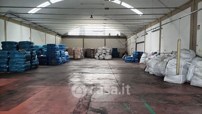 Capannone in commerciale in Via Raffaello Scarpettini