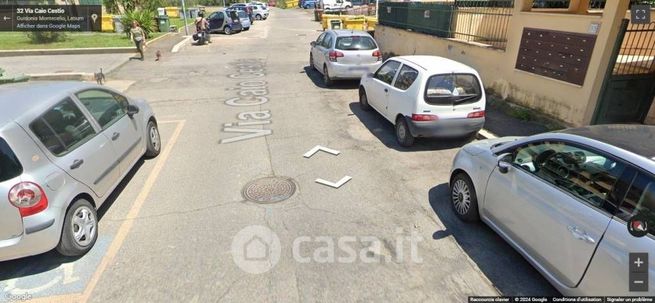 Garage/posto auto in residenziale in Via Caio Cestio 35