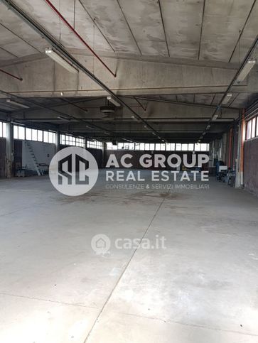 Capannone in commerciale in Via Giosuè Carducci