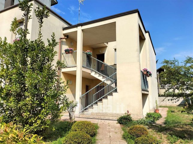 Attico/mansarda in residenziale in Viale Italia 81
