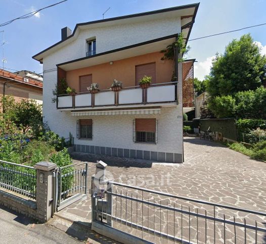 Casa bi/trifamiliare in residenziale in