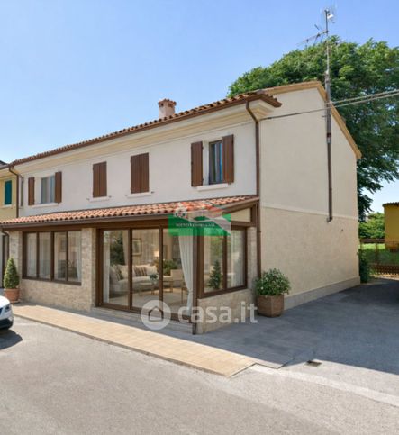 Casa bi/trifamiliare in residenziale in Via Leonardo Sciascia