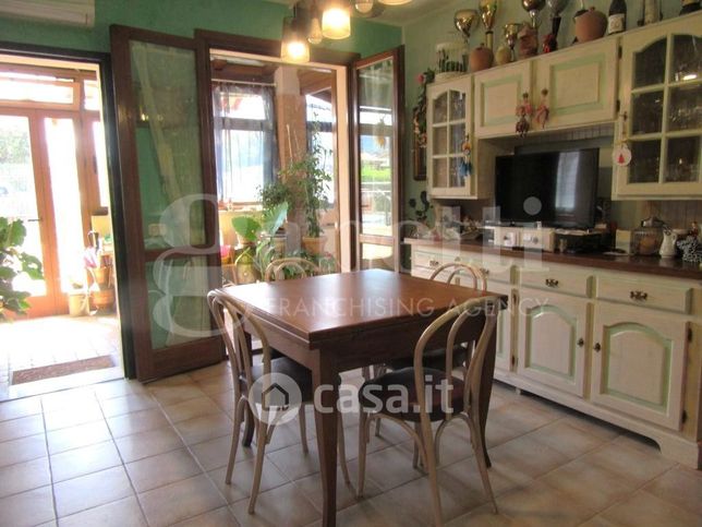Villa in residenziale in 