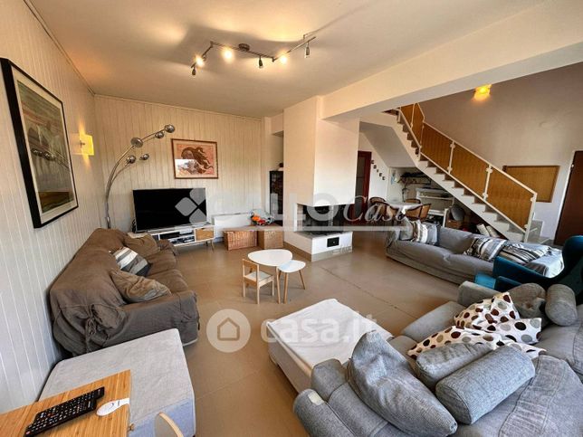 Casa indipendente in residenziale in Via delle Ville 76