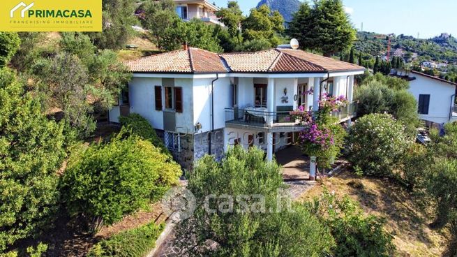 Villa in residenziale in Via Oriolo 36