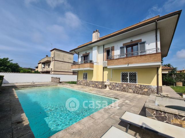 Villa in residenziale in Via Trincea delle Frasche