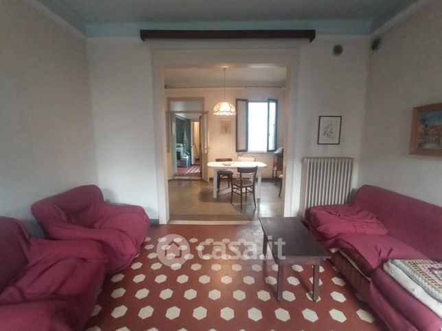 Casa indipendente in residenziale in 