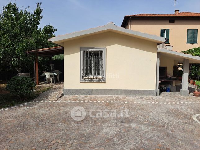 Casa indipendente in residenziale in Via Anagnina 1