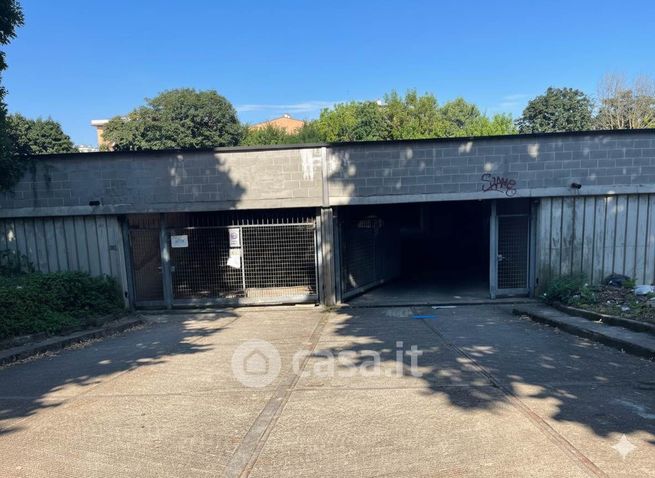 Box/posto auto in residenziale in Via Gaetano Donizetti 5