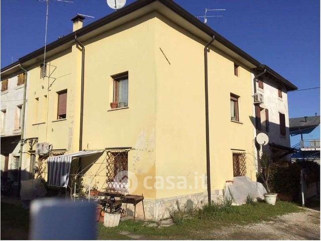 Casa bi/trifamiliare in residenziale in Via San Faustino 16