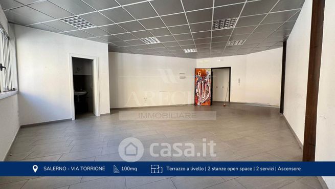 Ufficio in commerciale in 