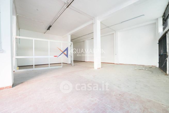 Capannone in commerciale in Via Argine Sinistro Goffredo Alterisio