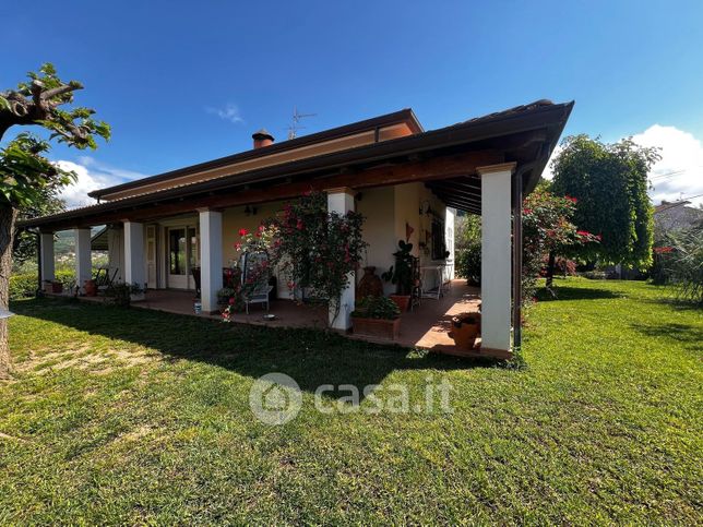 Villa in residenziale in 
