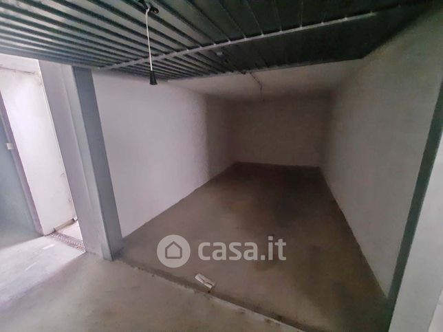 Box/posto auto in residenziale in Via Brigata Messina 43