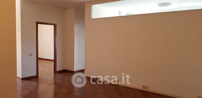 Ufficio in commerciale in 