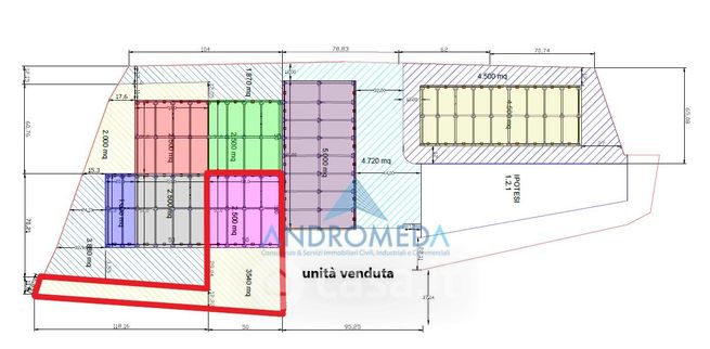 Capannone in commerciale in 