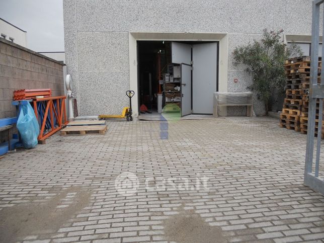 Capannone in commerciale in Via Gian Battista Guarini