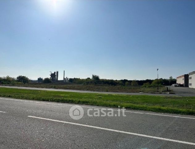 Terreno agricolo in commerciale in Corso XXV Aprile