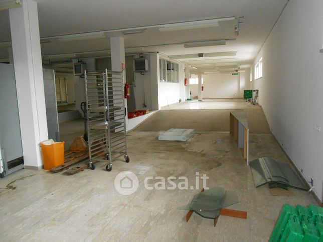 Ufficio in commerciale in Via Litoranea 152