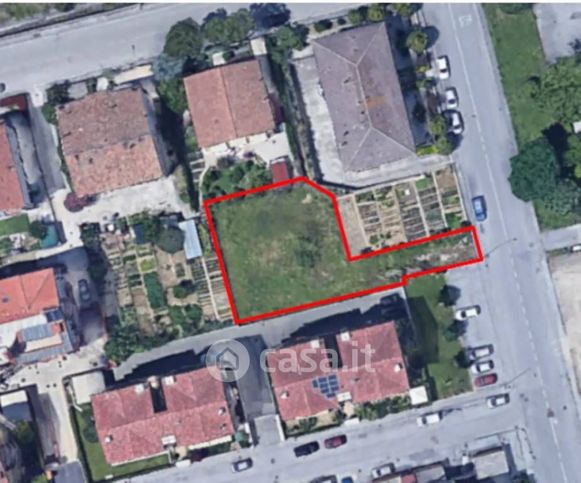 Terreno agricolo in commerciale in Via R. Sanzio