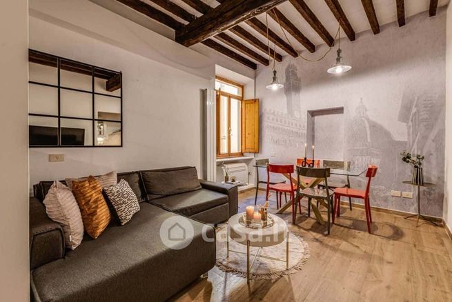 Appartamento in residenziale in Via Laura 36