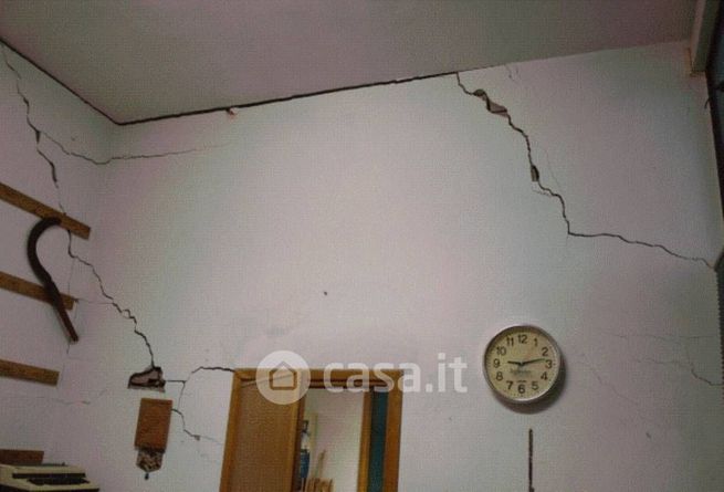 Capannone in commerciale in Via G. Verne 1