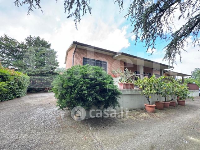Villa in residenziale in Via di Mezzo 7