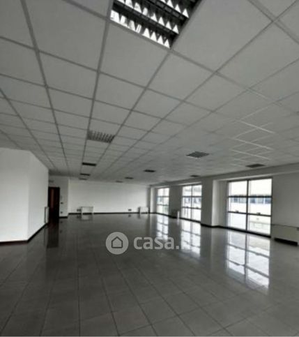 Ufficio in commerciale in 