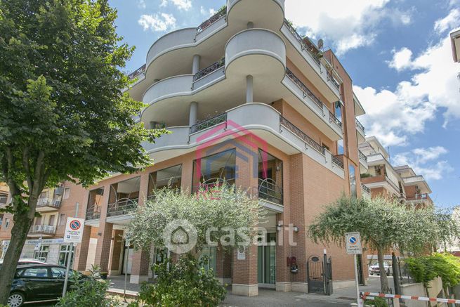 Ufficio in commerciale in Via Roma 149