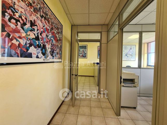 Ufficio in commerciale in Via Fabio Filzi 17