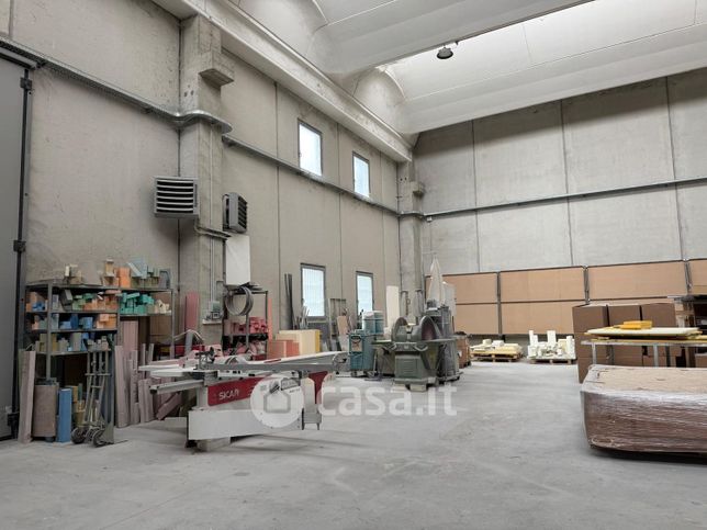 Capannone in commerciale in Strada STATALE 11