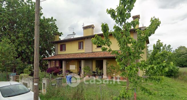 Casa bi/trifamiliare in residenziale in Via Maglio 44